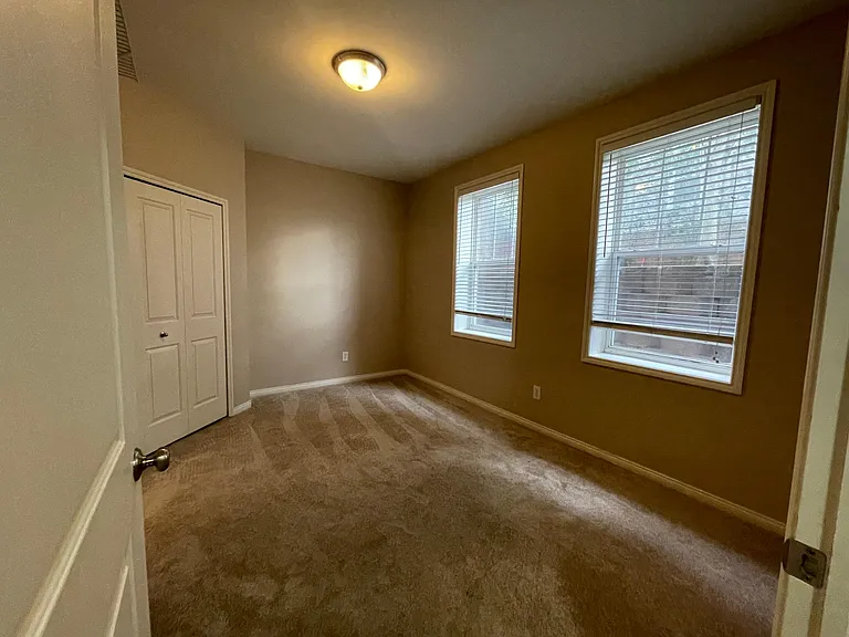 11695 Squiers Blvd — Photo 20
