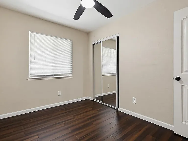 465 Meadowbrook Dr — Photo 32