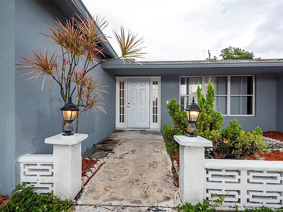 3rd image of 6425 Royal Palm Boulevard