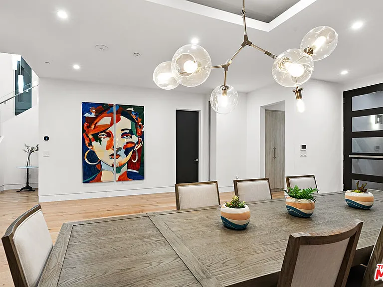 637 N Gardner St — Photo 16