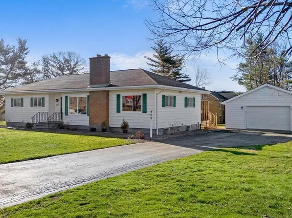 209 Louise St, Pictou, NS B0K 1H0