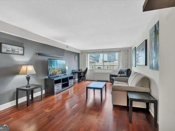 2479 Peachtree Rd NE APT 907, Atlanta, GA 30305