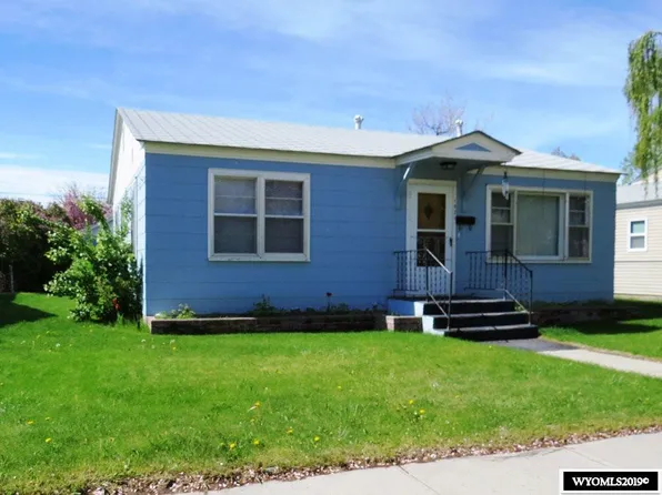 1021 E Jackson Ave, Riverton, WY 82501