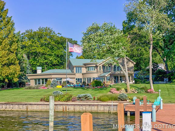 3rd image of 173 Oakwood Ave