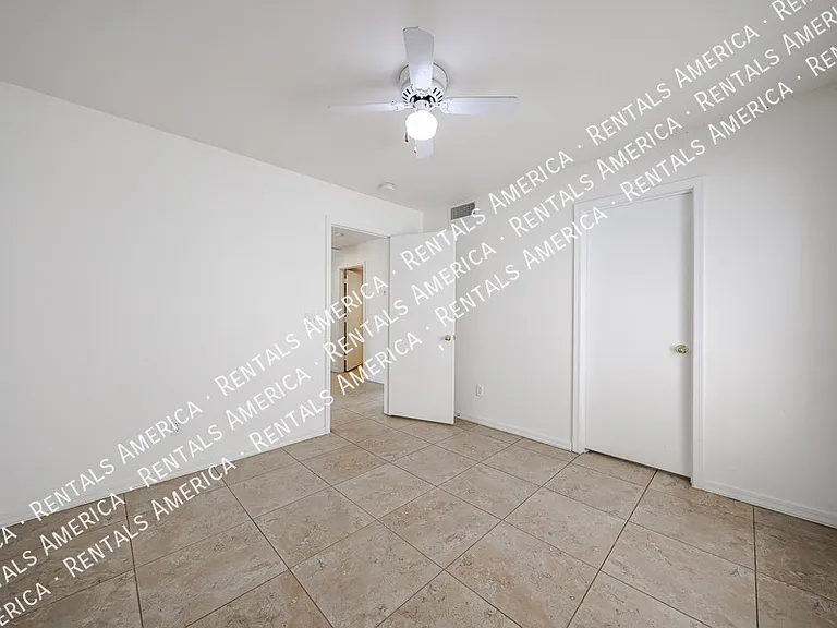820 N Granada Dr — Photo 16