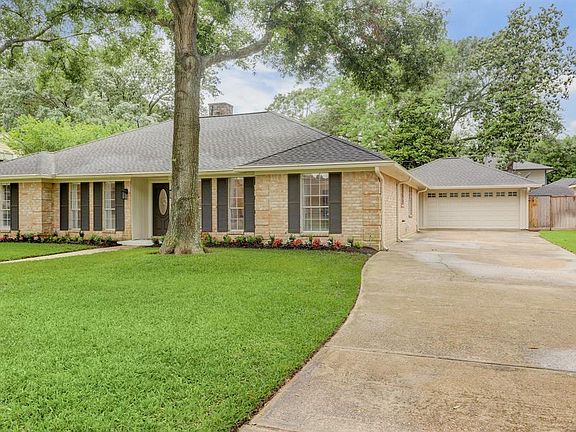 highly coveted double wide driveway