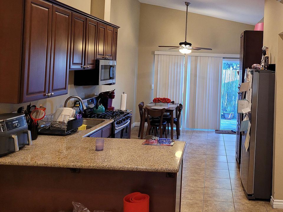 1st image of 917 N Vineyard Ave #C