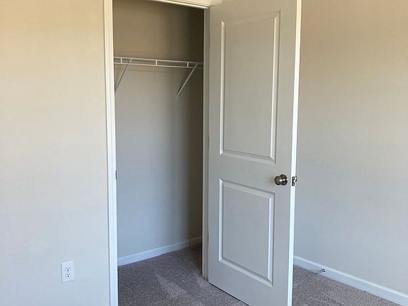 5th image of 407 Kensington Ln