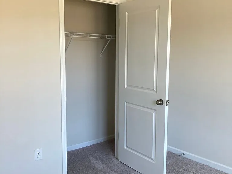 407 Kensington Ln — Photo 5