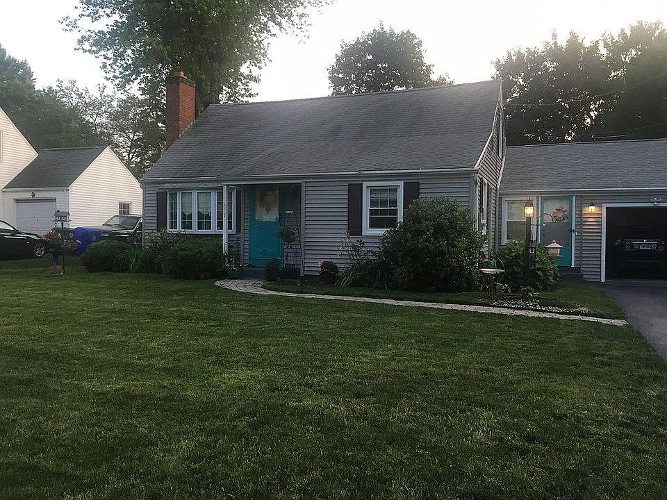 1st image of 597 Oak St
