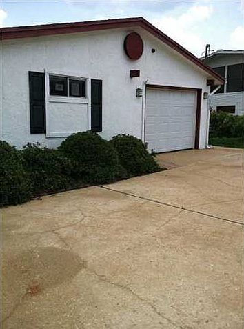 1st image of 627 Pelican Dr