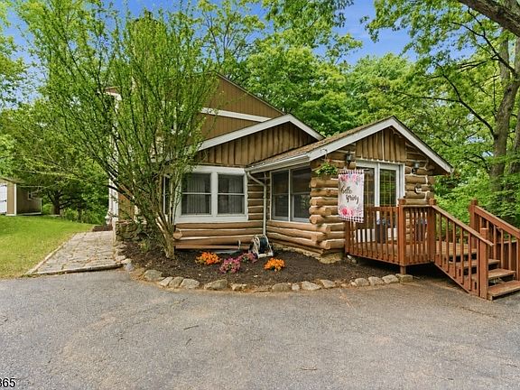 2nd image of 158 Glenside Trl