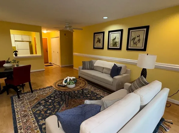 100 Rosemary Way APT 231, Needham, MA 02494