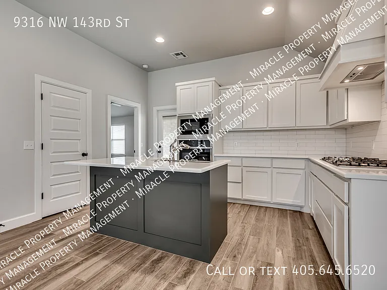 9316 NW 143rd St — Photo 14