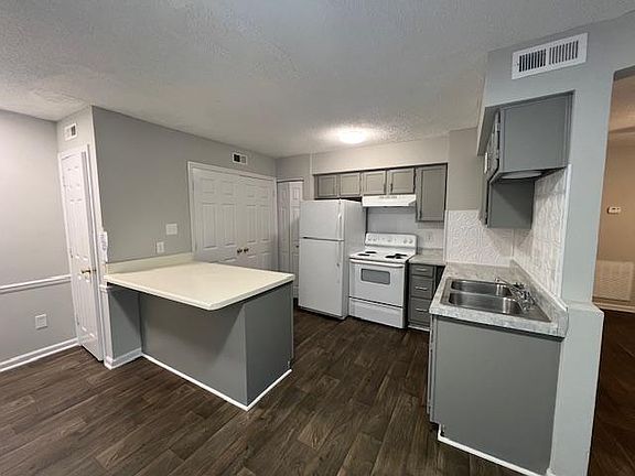 3rd image of 2909 Spring Garden St #B