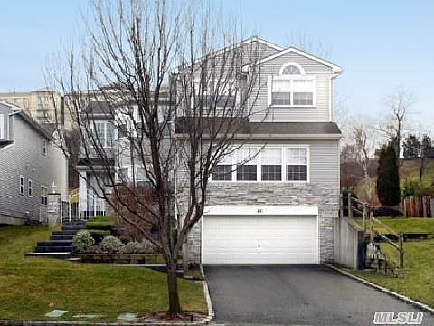1st image of 26 Hamlet Dr