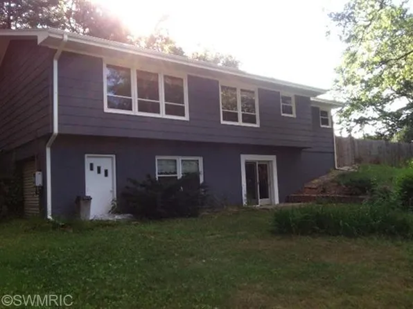 5519 Fawn Lake Dr, Shelbyville, MI 49344