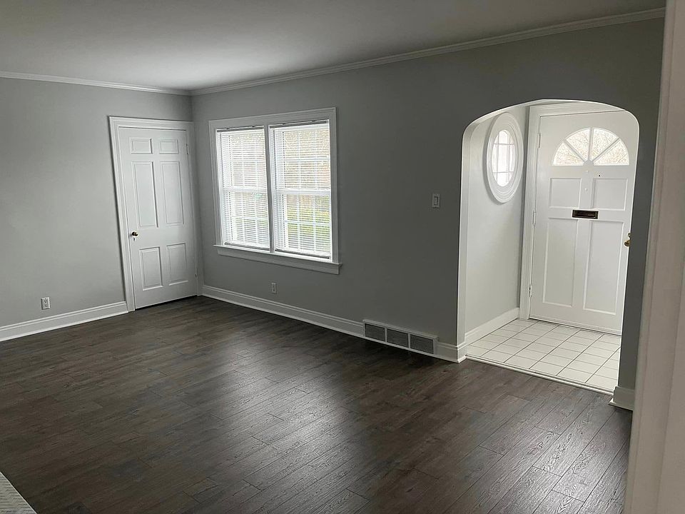 Front Entry/Family Room