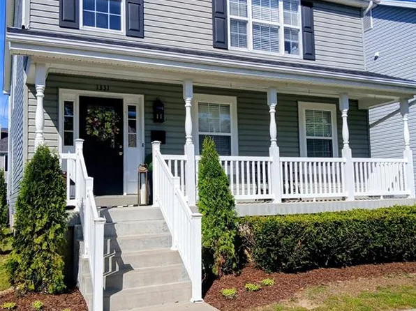1331 Commons Cir, Saint Charles, MO 63304
