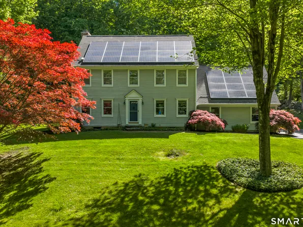 18 Gelding Hill Road, Newtown, CT 06482
