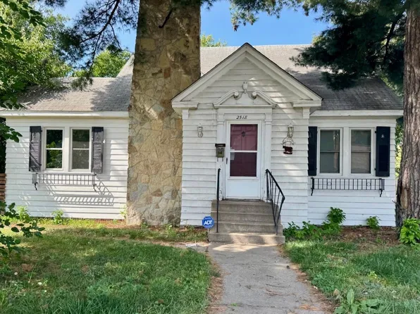 2518 University Ave NE, Minneapolis, MN 55418