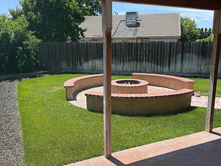1047 Alexander Ct — Photo 8