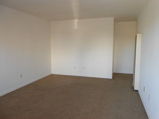 3rd image of 913 W Oliver St #2