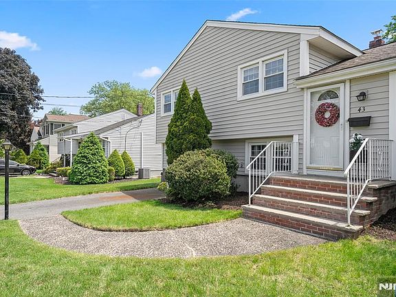 3rd image of 43 Woodvale Rd