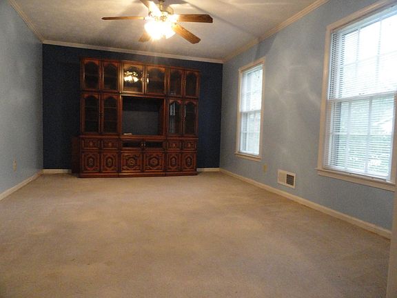4th image of 903 Bradford Ct