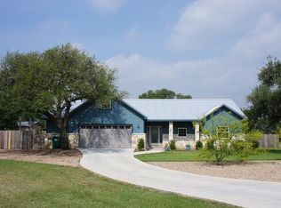 130 Winding Oak Dr, Johnson City, TX 78636