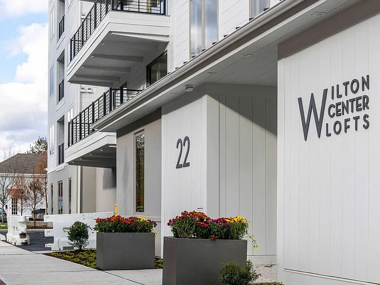 Wilton Center Lofts — Photo 37