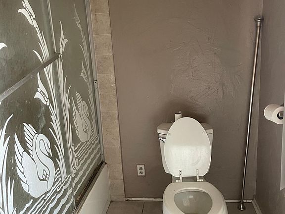 2nd image of 6152 Wilcox Ave #1