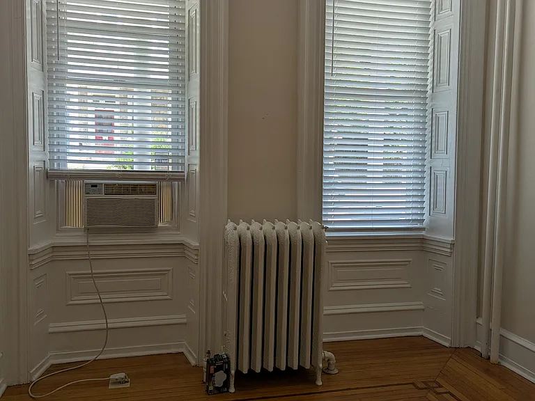 3510 Ainslie St #1 — Photo 7