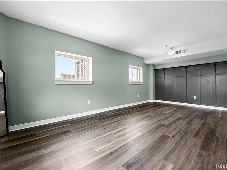 525 W Lafayette Blvd #C21 — Photo 10