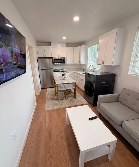 6917 Vanalden Ave — Photo 8