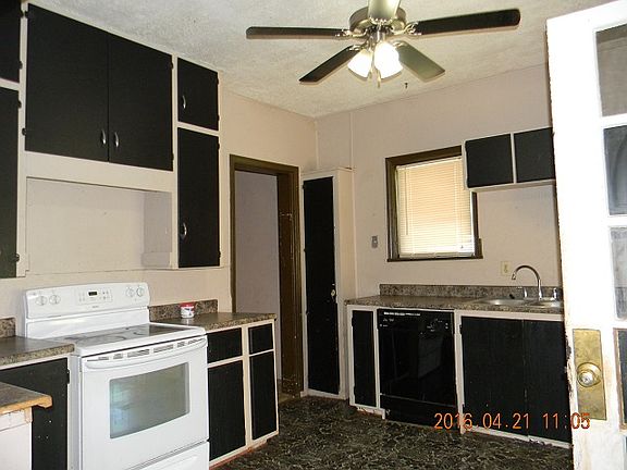 4th image of 494 N Cottonwood St #735