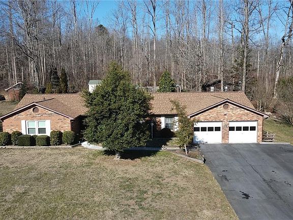2nd image of 1055 Whispering Pines Dr