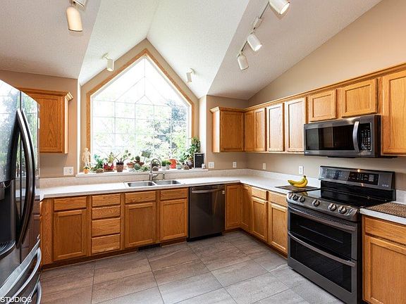 5th image of 2210 Birn Hill Dr