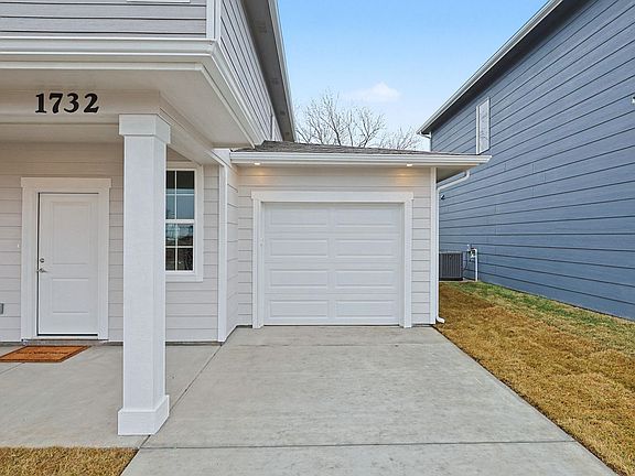 3rd image of 1732 S Goebel St