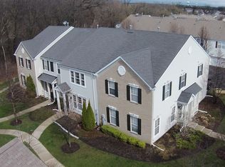 384 S Litchfield Dr, Round Lake, IL 60073