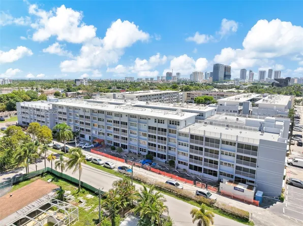 215 SE 3rd Ave APT 206B, Hallandale, FL 33009