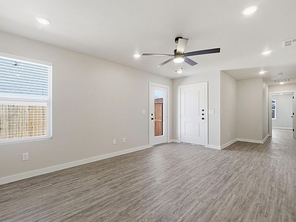 5th image of 2902 Glennster St