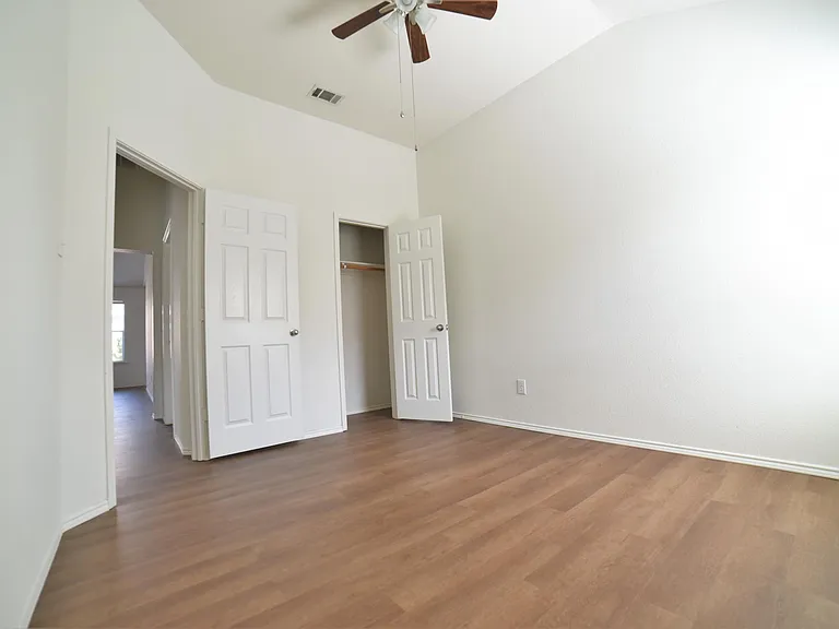 208 Meadow Lark Ln — Photo 6