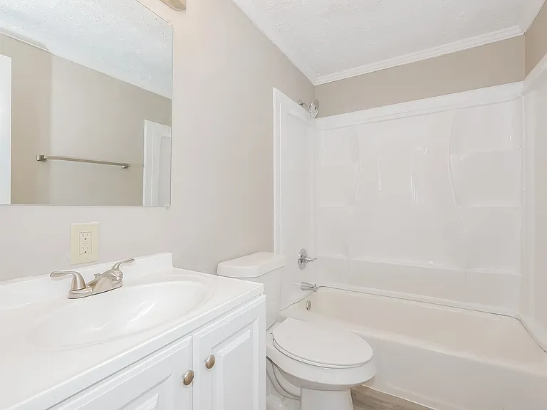 1857792_024_main_bathroom_12933151.jpg