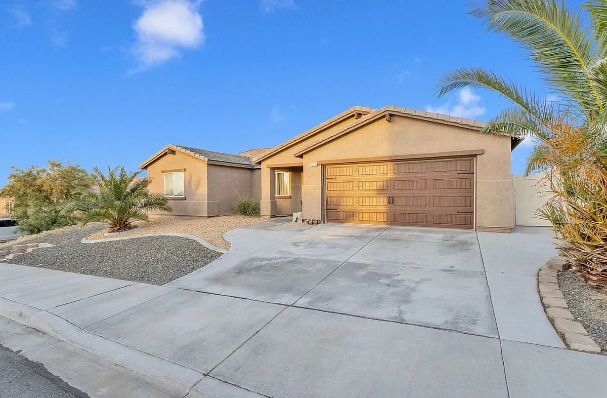 Building Photo - 2212 Falcon Dr