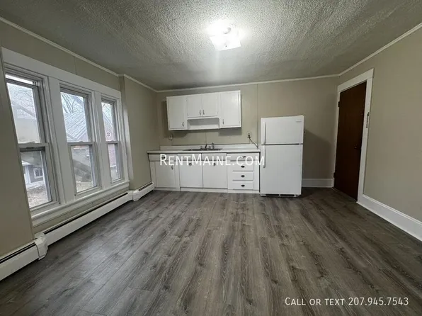 26 Waterville Rd APT 2, Skowhegan, ME 04976