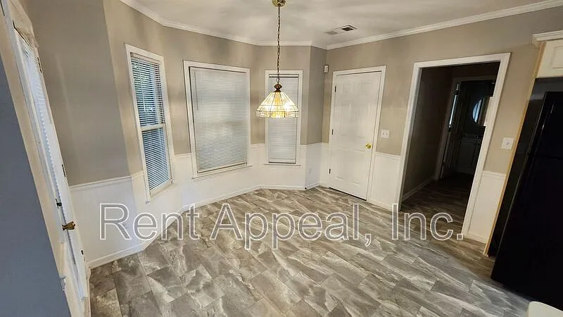 4 bed, 2.5 bath, 2442 sqft, $2,250 — Photo 3