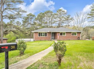 208 Hilltop Dr, Rossville, GA 30741
