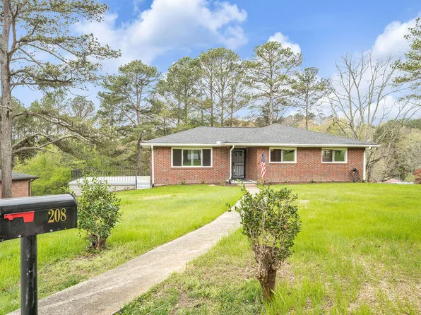 208 Hilltop Dr, Rossville, GA 30741