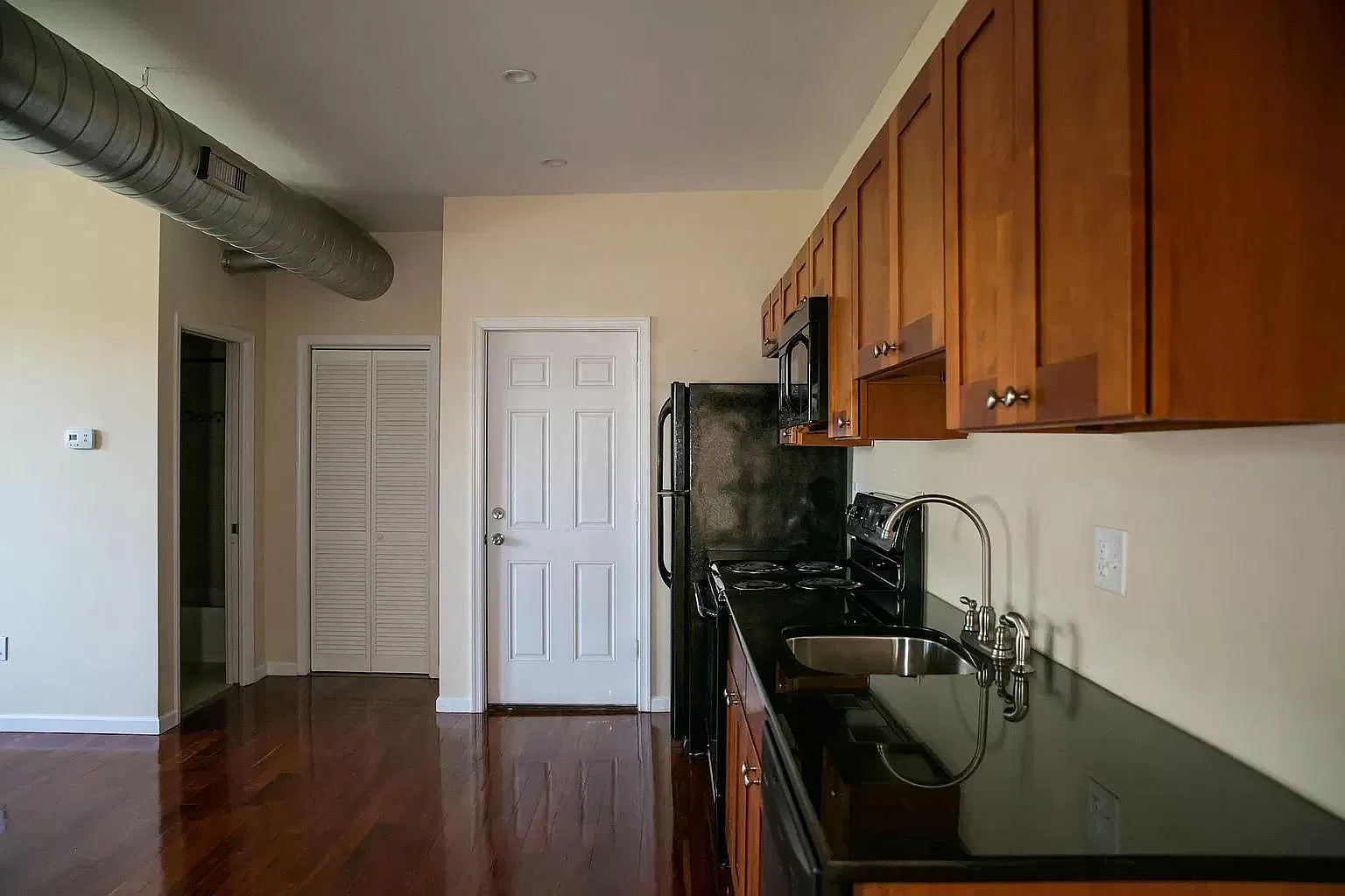 Studio, 615 sqft, $1,225 — Photo 4